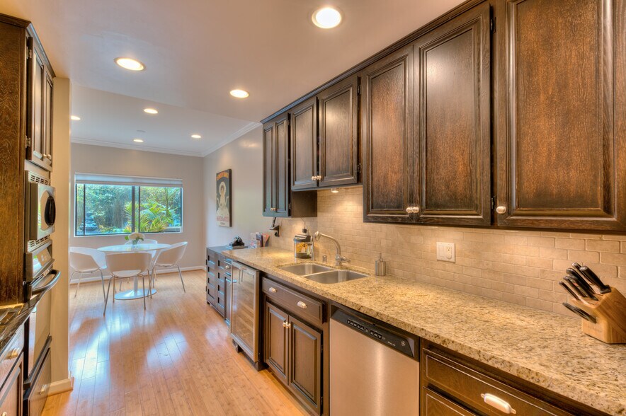 Building Photo - 2663 Centinela Ave