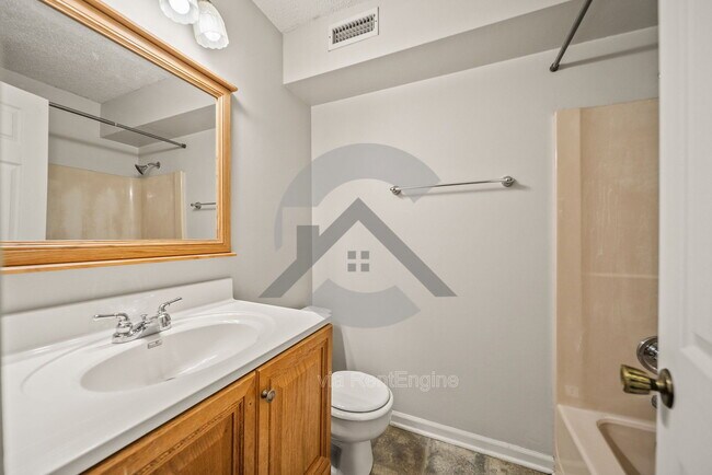 Building Photo - 9 Point W Cir