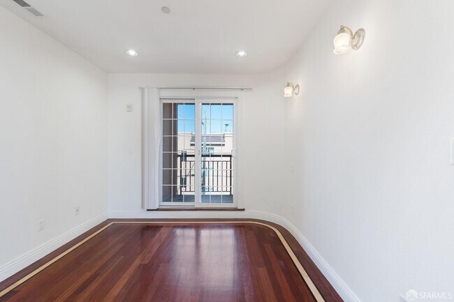 Building Photo - 499 33rd Ave