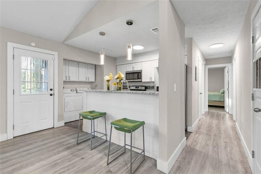 Building Photo - 494 Plainville Dr SW