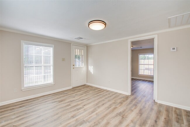 Building Photo - 1051 W Little York Rd