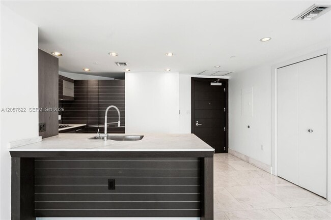 Building Photo - 200 Biscayne Blvd Way