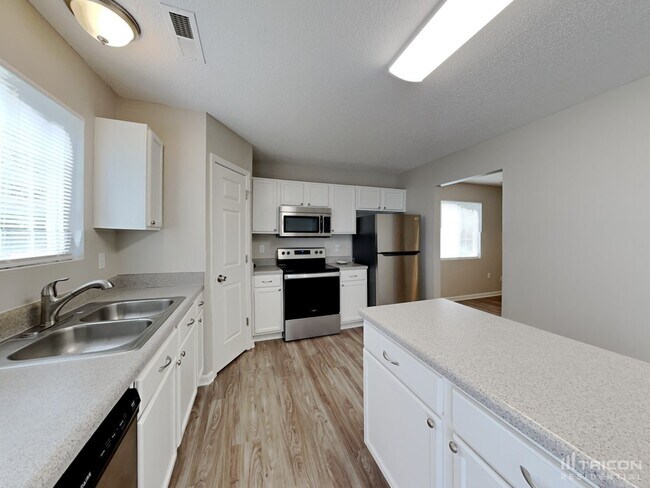 Building Photo - 810 Topsail Dr