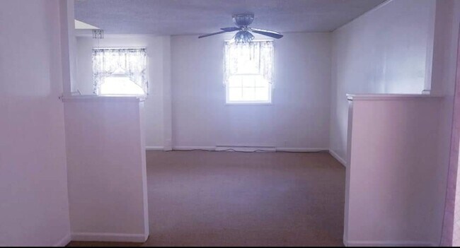 Building Photo - 819 Helen St