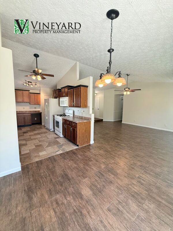 Building Photo - 1907 Grant Ln