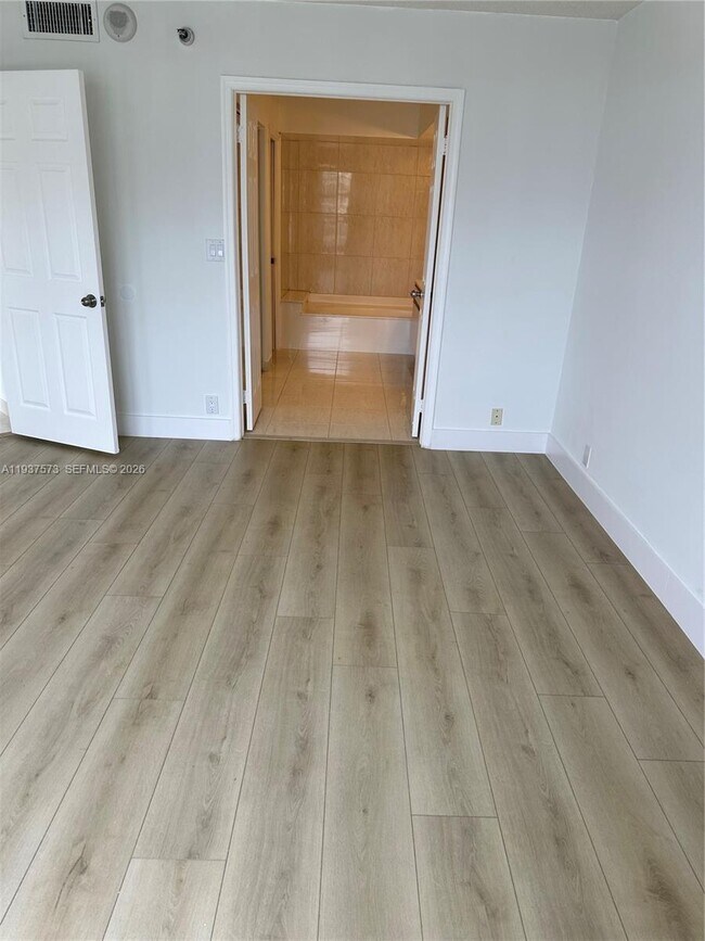 Building Photo - 3530 Mystic Pointe Dr