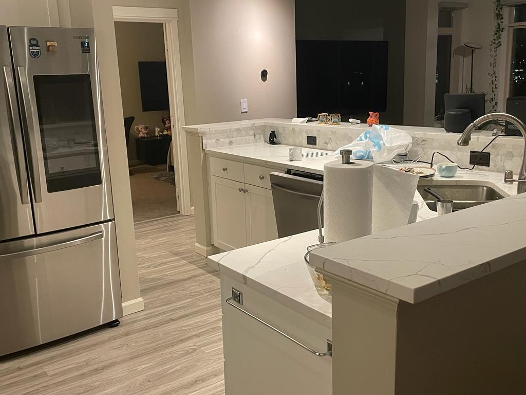 Open Kitchen w/ Large Spaces - 900 Aurora Ave N