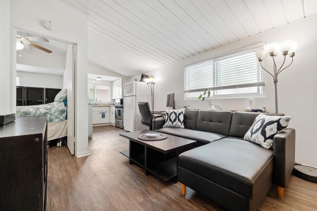 Building Photo - 4305-7 Temecula St