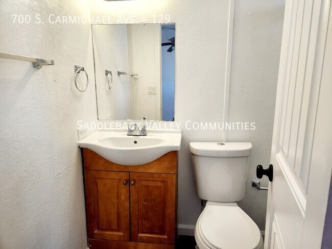 Building Photo - 700 S Carmichael Ave