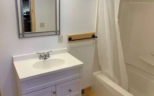 Building Photo - 72 Russell St