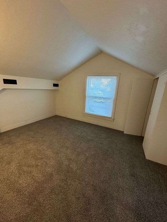 Building Photo - RD1118