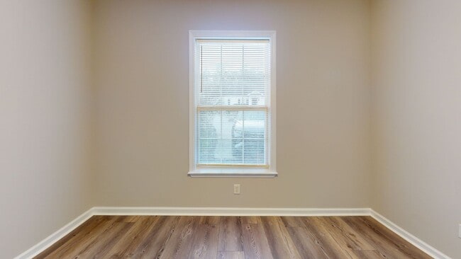 Building Photo - Townhome available now