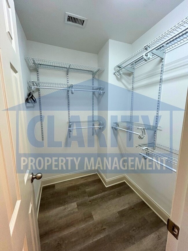 Building Photo - Two bedroom townhome in Downtown Cleveland!