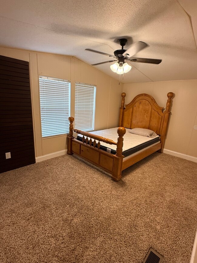 Building Photo - 1007 W Thomas St