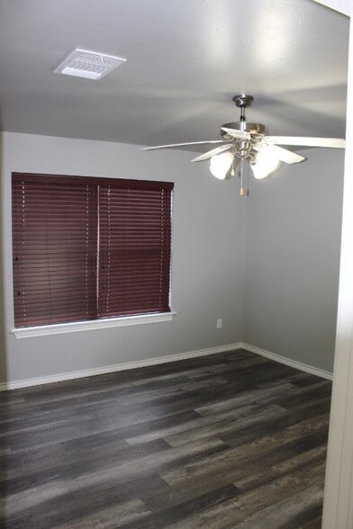Building Photo - 505 SW 121st Pl