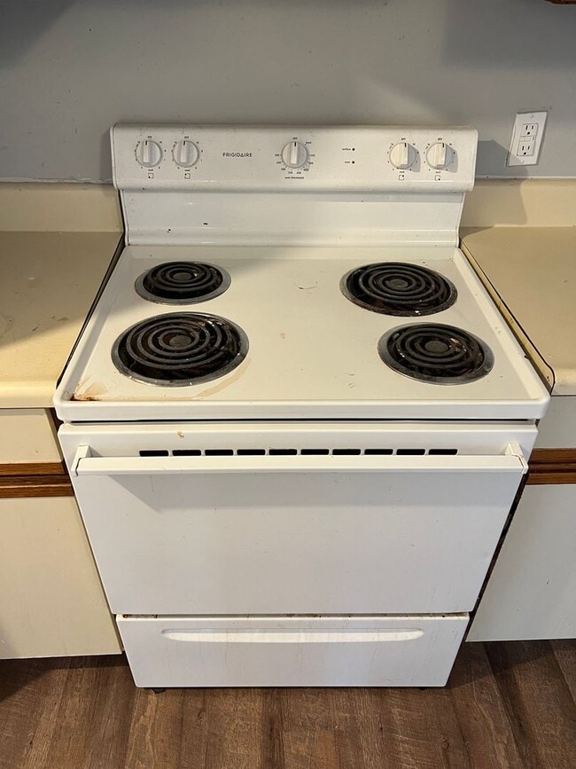 Building Photo - 300 Carriage Ln