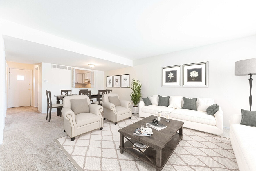 Building Photo - Oaks on Bonhomme