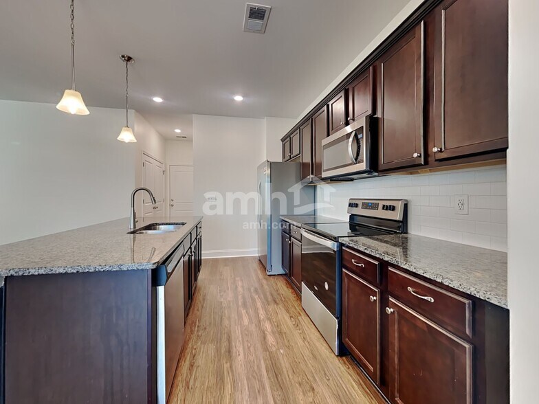 Building Photo - 304 Bering Ln