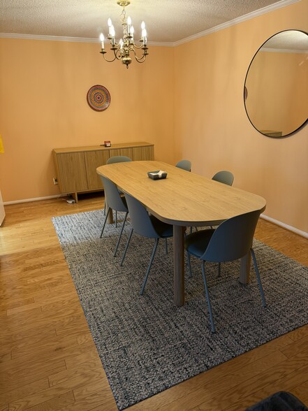 Dining area - 5901 Mt Eagle Dr