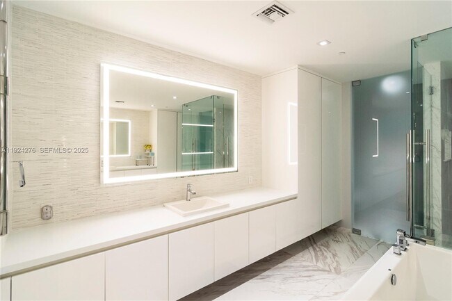 Building Photo - 701 N Fort Lauderdale Beach Blvd