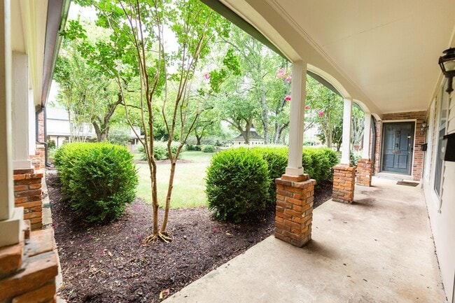 Building Photo - Green Hills Condo in the Georgetown