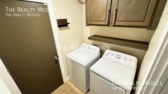Building Photo - 1040 Elderberry Dr