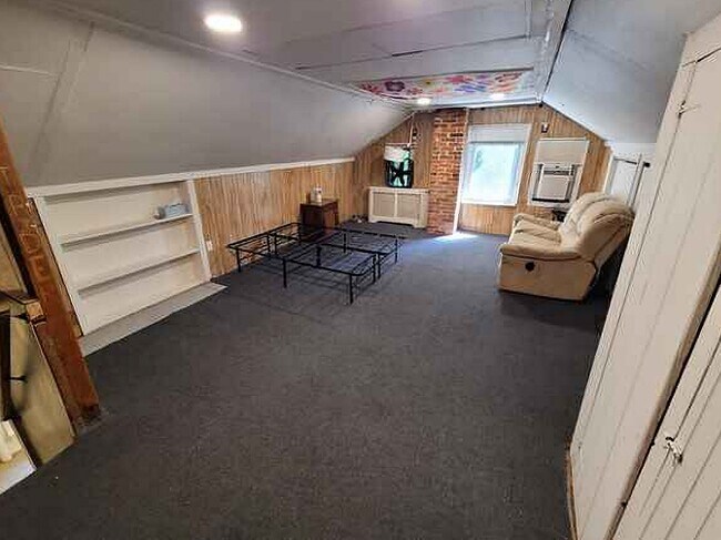 Building Photo - 127 Hazelhurst Ave