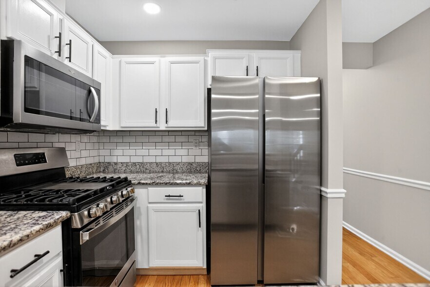 Building Photo - 2801 Harvard Ct