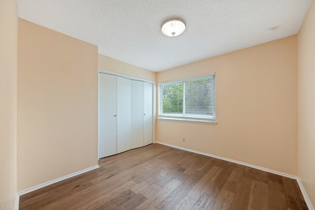 Building Photo - 10958 Crown Park