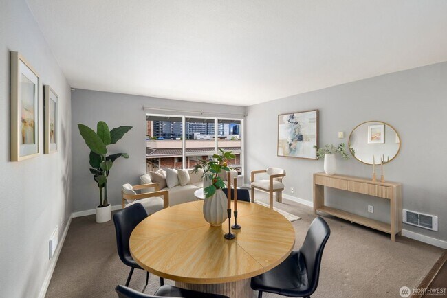 Building Photo - Bright Renovated 1 Bedroom Corner Condo in the Heart of Downtown Bellevue