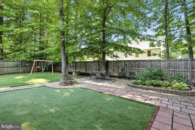 Building Photo - 9472 Lapstrake Ln