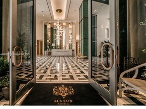 Building Photo - 801 S Miami Ave