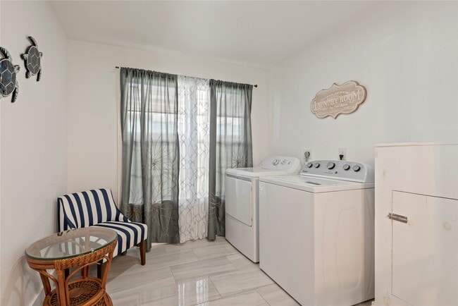 Building Photo - 1310 Harris Way