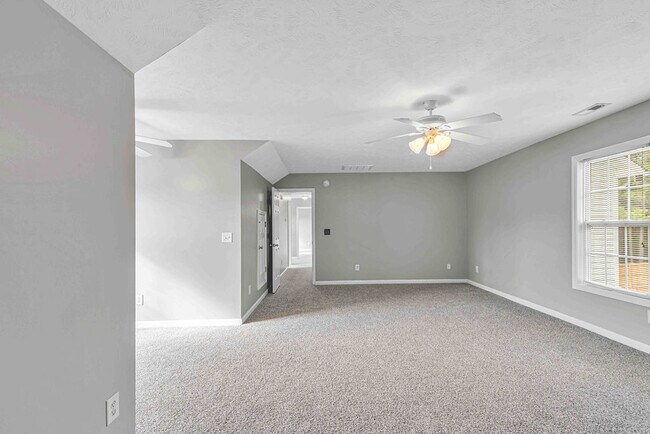 Building Photo - 302 Altavista Loop