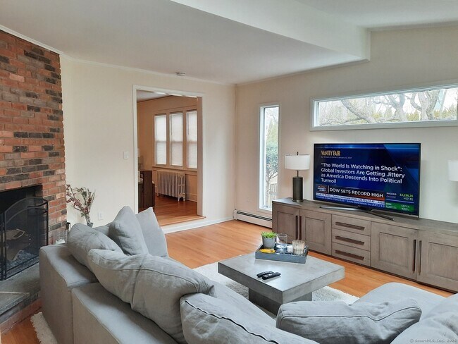 Building Photo - 8 Rockland Pl