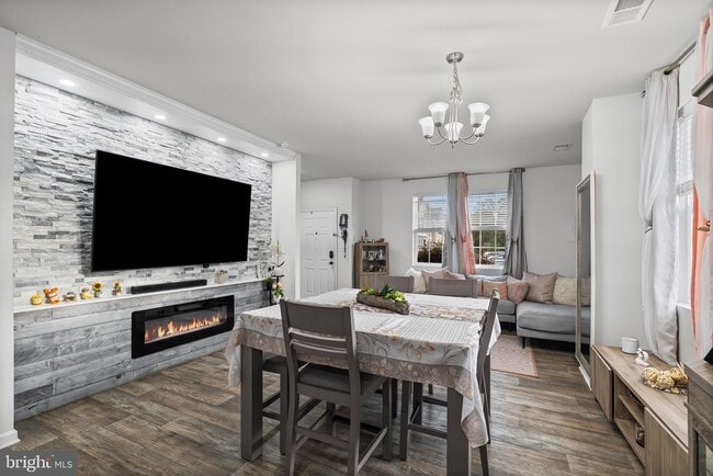 Primary Photo - 1901 Graymount Way