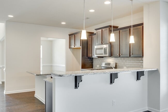 Building Photo - Beautiful 4-bed, 3.5 bath with Primary on the main level in Cameron Creek of Fabulous Fort Mill!