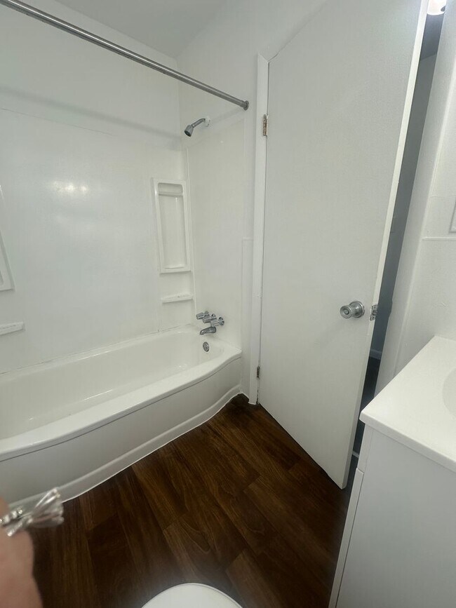 Building Photo - Beautiful Studio Apartment