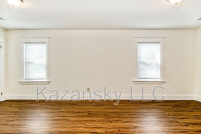 Building Photo - 2477 Brookdale Ave