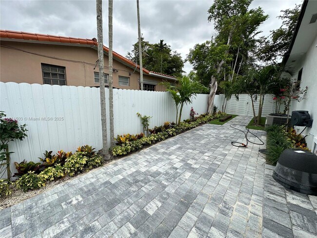 Building Photo - 6080 SW 16th St