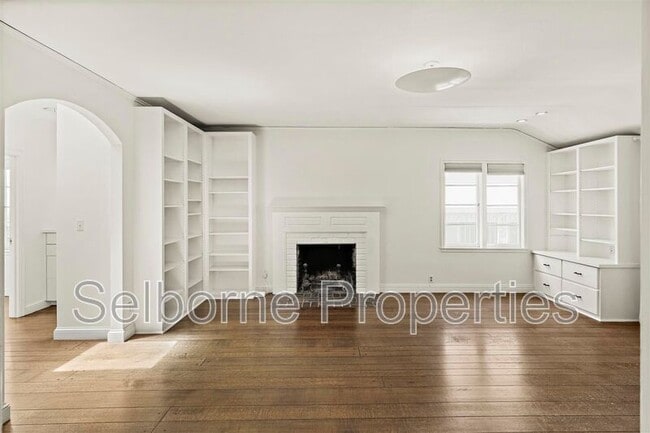 Building Photo - 25 Selborne Dr