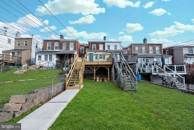 Building Photo - 220 Railroad Ave