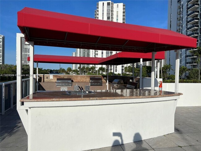 Building Photo - 3625 N Country Club Dr