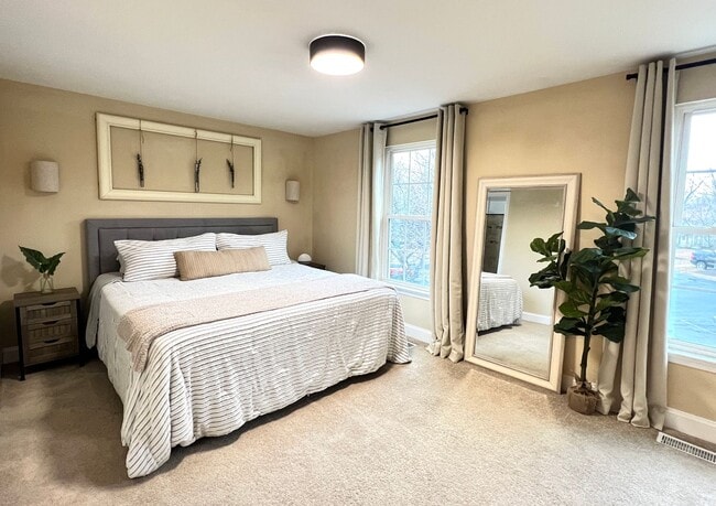 Building Photo - Come Home To This Updated And Convenient 3 Bed 3.5 Bath Townhome In Derwood! Now Available!