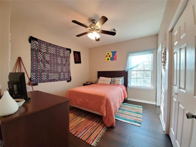 Interior Photo - 511 Dahlia St