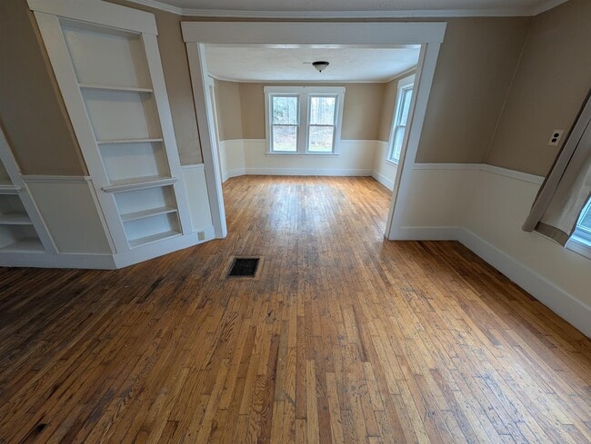 Building Photo - 30 Pleasant St