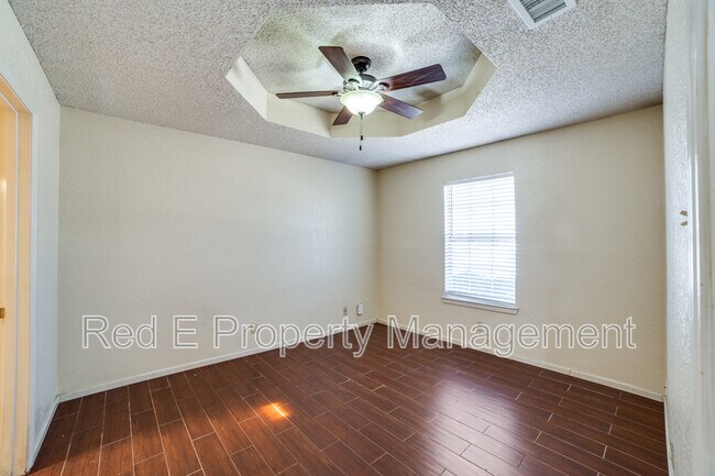 Building Photo - 5602 Ivanhoe St