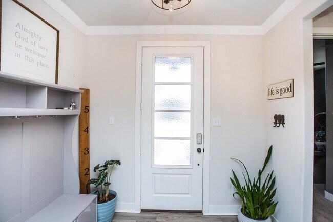 Building Photo - 23 Wilshire Blvd