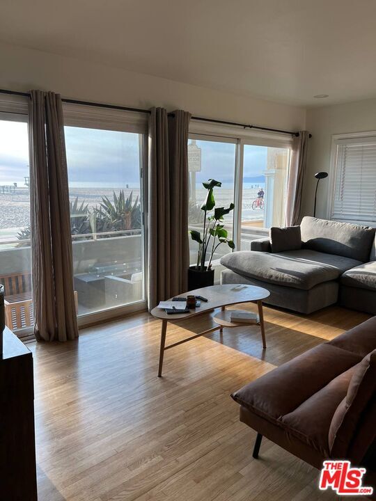 Building Photo - 3005 Ocean Front Walk