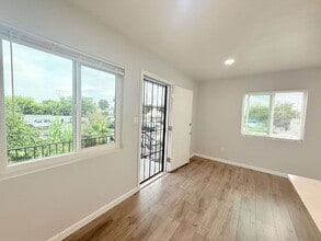 Building Photo - FREE Sept Rent with this cozy 1-Bedroom in...
